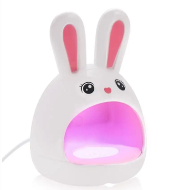 In che modo una lampada per unghie influenza gli standard della manicure professionale in tutto il mondo?