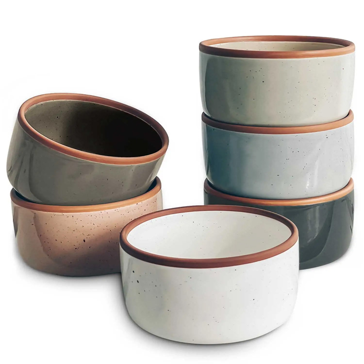 Ramekins in ceramica Impostare piccoli piatti da forno al forno