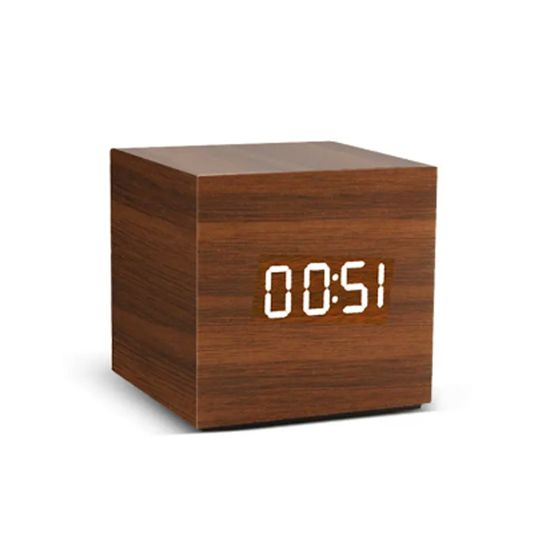 Clock di sveglia digitale con controllo vocale in legno USB Digital Clock